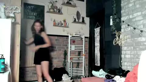 Snapshot of karoline121 chatting on 06-06-26, 01:32 karoline121 online show from 06-06-26, 01:32
