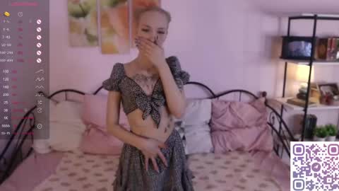 Snapshot of karoline__whitee chatting on 06-05-26, 10:15 Karoline online show from 06-05-26, 10:15