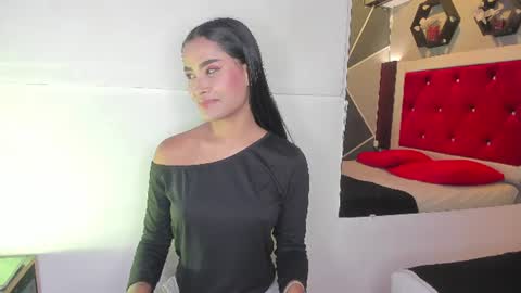 Snapshot of karoll014 chatting on 06-26-26, 01:04 Karol online show from 06-26-26, 01:04