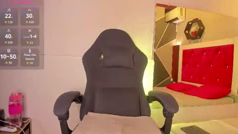 Snapshot of karoll014 chatting on 07-16-26, 04:35 Karol online show from 07-16-26, 04:35