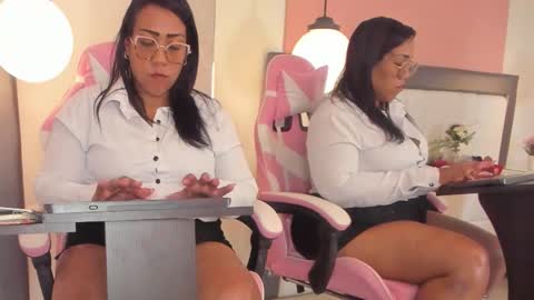 karolwest_ online show from 12-02-25, 12:21