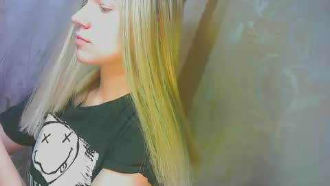 Caroline Fox online show from 09-20-25, 08:37