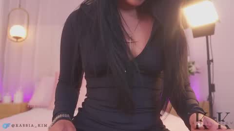 Snapshot of kassia_kim chatting on 04-20-26, 06:38 Kassia online show from 04-20-26, 06:38