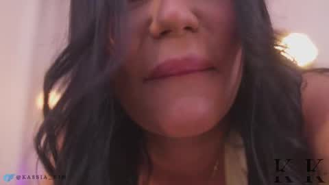 Snapshot of kassia_kim chatting on 04-22-26, 04:37 Kassia online show from 04-22-26, 04:37