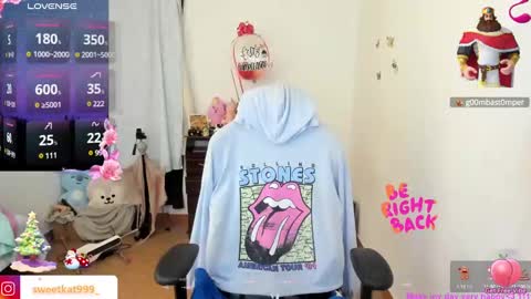 Snapshot of kat_ly_chan chatting on 12-17-24, 12:01 Kat online show from 12-17-24, 12:01