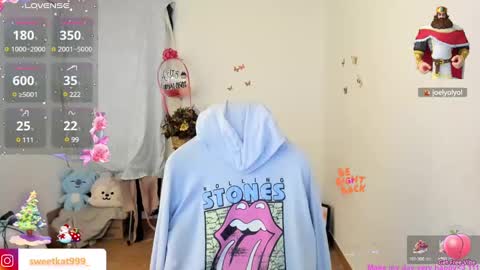 Snapshot of kat_ly_chan chatting on 12-22-24, 06:48 Kat online show from 12-22-24, 06:48