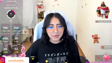 Snapshot of kat_ly_chan chatting on 12-25-24, 04:11 Kat online show from 12-25-24, 04:11