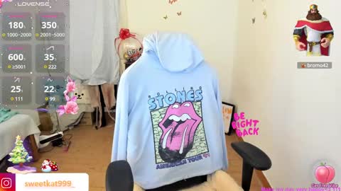 Snapshot of kat_ly_chan chatting on 12-28-24, 07:54 Kat online show from 12-28-24, 07:54