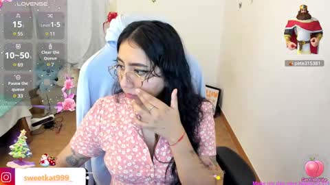 Snapshot of kat_ly_chan chatting on 12-30-24, 07:53 Kat online show from 12-30-24, 07:53