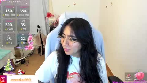 Snapshot of kat_ly_chan chatting on 12-31-24, 04:14 Kat online show from 12-31-24, 04:14