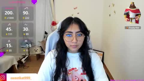 Snapshot of kat_ly_chan chatting on 03-08-25, 06:05 Kat online show from 03-08-25, 06:05