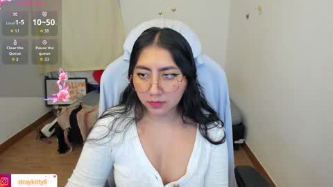 Snapshot of kat_ly_chan chatting on 10-13-25, 09:15 Kat online show from 10-13-25, 09:15