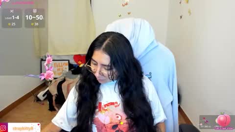 Snapshot of kat_ly_chan chatting on 10-17-25, 01:03 Kat online show from 10-17-25, 01:03