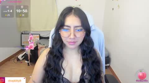 Snapshot of kat_ly_chan chatting on 10-31-25, 10:38 Kat online show from 10-31-25, 10:38