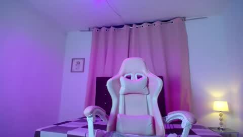 Snapshot of katalina_miles chatting on 12-03-24, 07:32 Katalina Miles online show from 12-03-24, 07:32