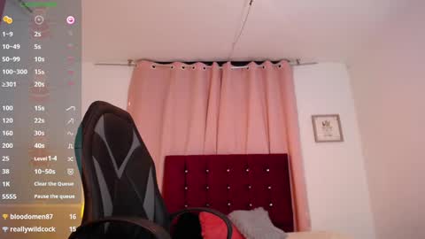 Snapshot of katalina_miles chatting on 01-10-25, 12:15 Katalina Miles online show from 01-10-25, 12:15