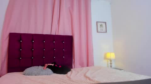 Snapshot of katalina_miles chatting on 01-19-25, 05:58 Katalina Miles online show from 01-19-25, 05:58