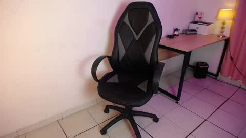 Snapshot of katalina_miles chatting on 02-11-25, 04:13 Katalina Miles online show from 02-11-25, 04:13