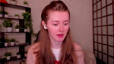 Snapshot of kate_cuddle chatting on 04-27-26, 02:42 Kate online show from 04-27-26, 02:42