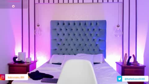 Snapshot of kate_evans1 chatting on 01-11-26, 02:11 Kate Evans online show from 01-11-26, 02:11