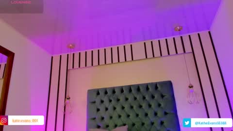 Snapshot of kate_evans1 chatting on 01-16-26, 01:04 Kate Evans online show from 01-16-26, 01:04