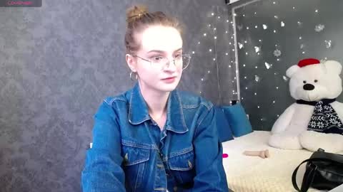 Snapshot of kate_jonson chatting on 05-18-26, 12:33 .Be kind and gentle with me and I will do my best for you. online show from 05-18-26, 12:33