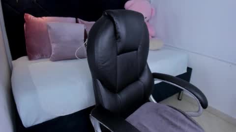 Snapshot of kate_lua chatting on 02-25-26, 12:04 kate lua online show from 02-25-26, 12:04