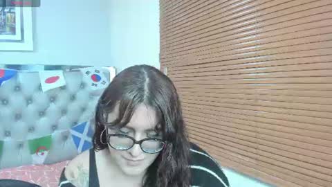 Snapshot of kate_pickman chatting on 06-18-26, 03:07 kate online show from 06-18-26, 03:07