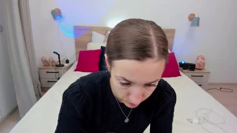 kate_redgar online show from 09-30-25, 01:05