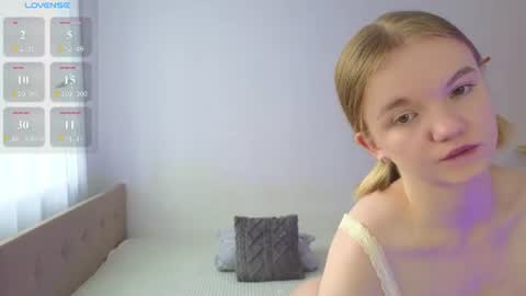 Snapshot of katebunnys chatting on 06-11-26, 04:43 katebunnys online show from 06-11-26, 04:43