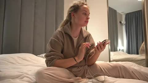 Snapshot of katedoe chatting on 03-11-25, 01:23 katedoe online show from 03-11-25, 01:23