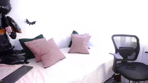 Snapshot of katejolie chatting on 10-15-25, 06:08 Help me with rate thanks online show from 10-15-25, 06:08