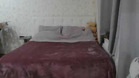 Snapshot of katekalen chatting on 10-07-25, 03:31 Kate Bunny online show from 10-07-25, 03:31