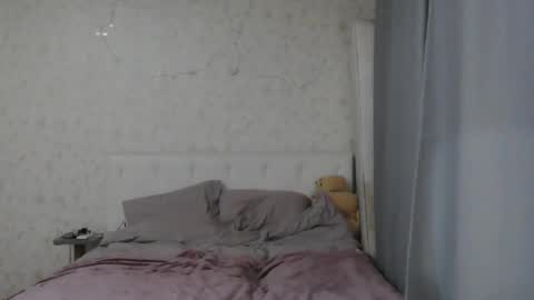 Snapshot of katekalen chatting on 10-21-25, 03:35 Kate Bunny online show from 10-21-25, 03:35
