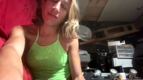 Snapshot of katelinxxx chatting on 10-20-25, 12:05 Katelin online show from 10-20-25, 12:05