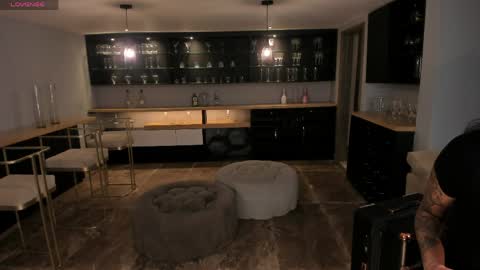 K A T E  online show from 04-15-26, 10:33