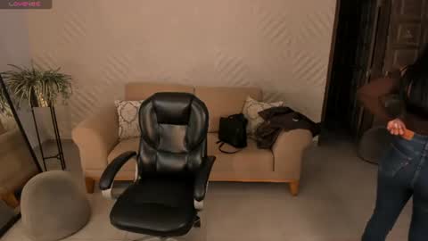 Snapshot of katesunder chatting on 06-18-26, 08:03 K A T E online show from 06-18-26, 08:03