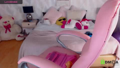 Snapshot of katha_18 chatting on 11-15-25, 09:43 katy online show from 11-15-25, 09:43