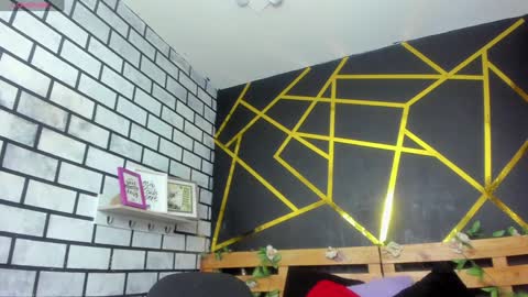 Paola online show from 01-18-25, 01:40