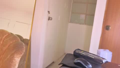 Snapshot of kathira_londres chatting on 05-24-26, 01:05 Sofia online show from 05-24-26, 01:05