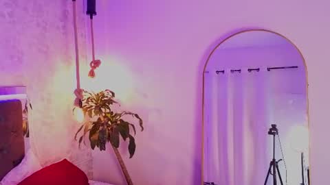 Snapshot of kathira_londres chatting on 06-19-26, 01:04 Sofia online show from 06-19-26, 01:04