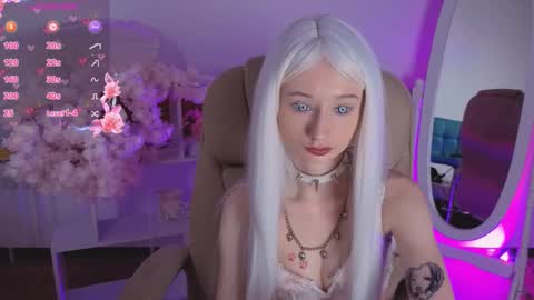 Katia  online show from 11-19-25, 06:35