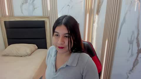 Snapshot of katiamoss chatting on 06-25-26, 11:48 KATIA online show from 06-25-26, 11:48