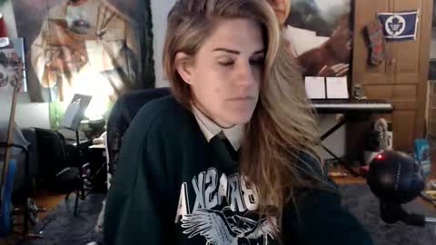 Snapshot of katiecutie_5 chatting on 04-24-26, 04:04 Katie online show from 04-24-26, 04:04