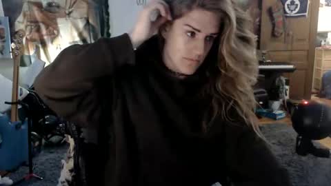 Snapshot of katiecutie_5 chatting on 05-07-26, 04:29 Katie online show from 05-07-26, 04:29