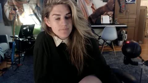 Snapshot of katiecutie_5 chatting on 06-10-26, 05:28 Katie online show from 06-10-26, 05:28