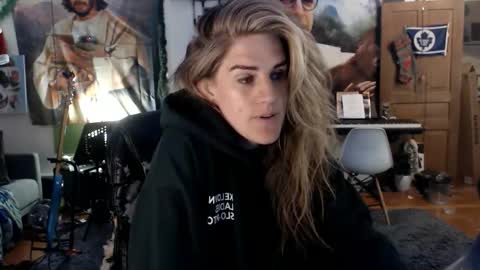 Snapshot of katiecutie_5 chatting on 06-11-26, 05:16 Katie online show from 06-11-26, 05:16