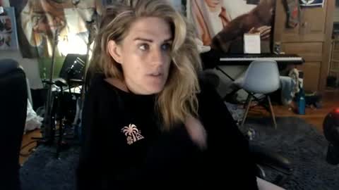 Snapshot of katiecutie_5 chatting on 06-26-26, 05:12 Katie online show from 06-26-26, 05:12
