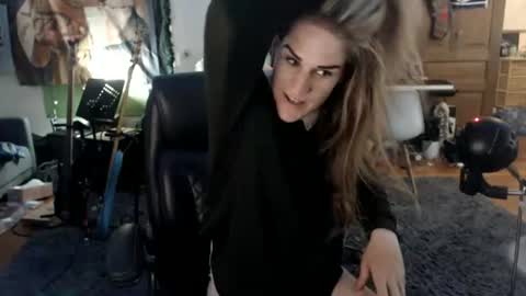 Snapshot of katiecutie_5 chatting on 07-08-26, 04:17 Katie online show from 07-08-26, 04:17
