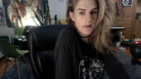 Snapshot of katiecutie_5 chatting on 07-23-26, 04:10 Katie online show from 07-23-26, 04:10
